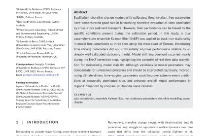 Étude du potentiel de paramètres libres variant dans le temps dans les modèles de changement du trait de côte à l'équilibre par assimilation de données