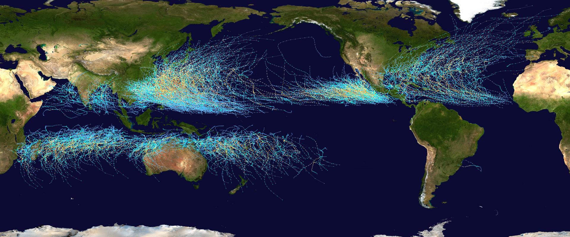 Cette carte montre les traces de tous les cyclones tropicaux qui se sont formés entre 1985 et 2005. Les points montrent l'emplacement des cyclones à des intervalles de six heures, et leur couleur indique leur intensité sur l'échelle de Saffir-Simpson © NASA