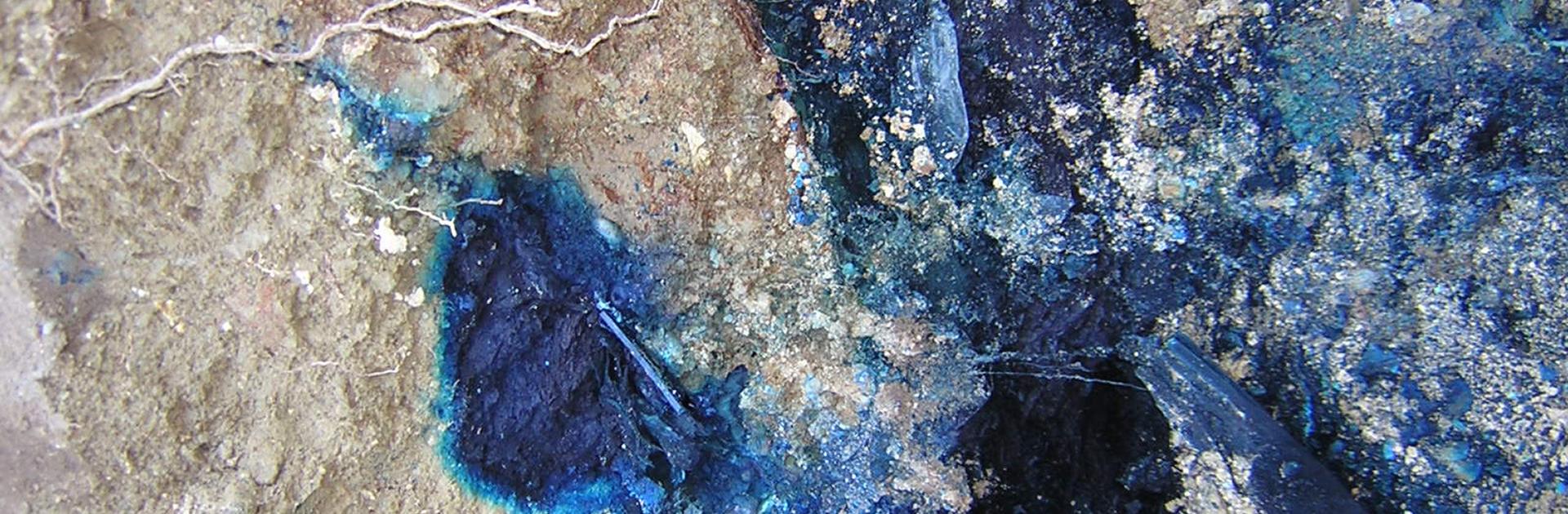 Pollution des sols par des résidus de colorants de synthèse des années 50 / décharge chimique suisse (Le Letten à Hagenthal-le-Bas, Haut-Rhin, 2002).