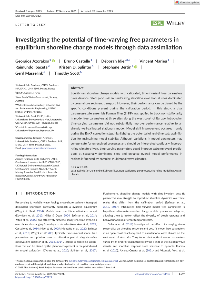 Étude du potentiel de paramètres libres variant dans le temps dans les modèles de changement du trait de côte à l'équilibre par assimilation de données